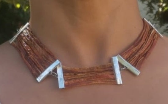 Collier SABLE ETERNEL Lamelles de carottes sable Stabilisés et métal