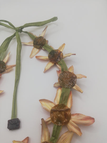 Couronne de Fleur recto/verso de Feuille Artichaut, son oignon rouge Stabilisé sur Raphia